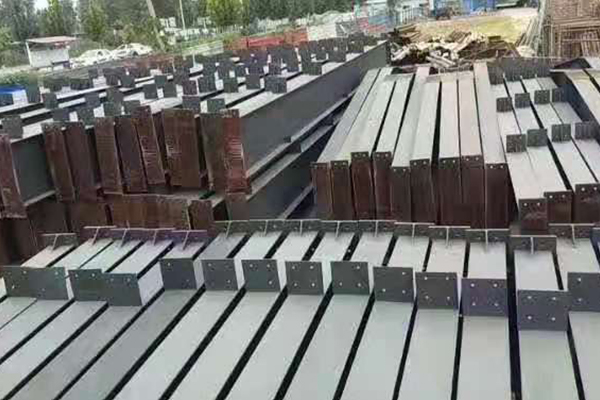 出售 24＋24＋24＋24米跨，184米長，12米高行車房